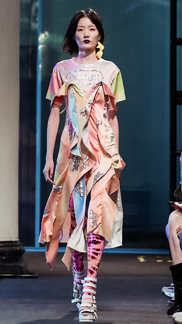 1592555822876608.jpg 3走秀1.jpg